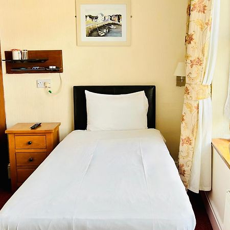 The Columbia Hotel เวลลิงเบรอ ภายนอก รูปภาพ