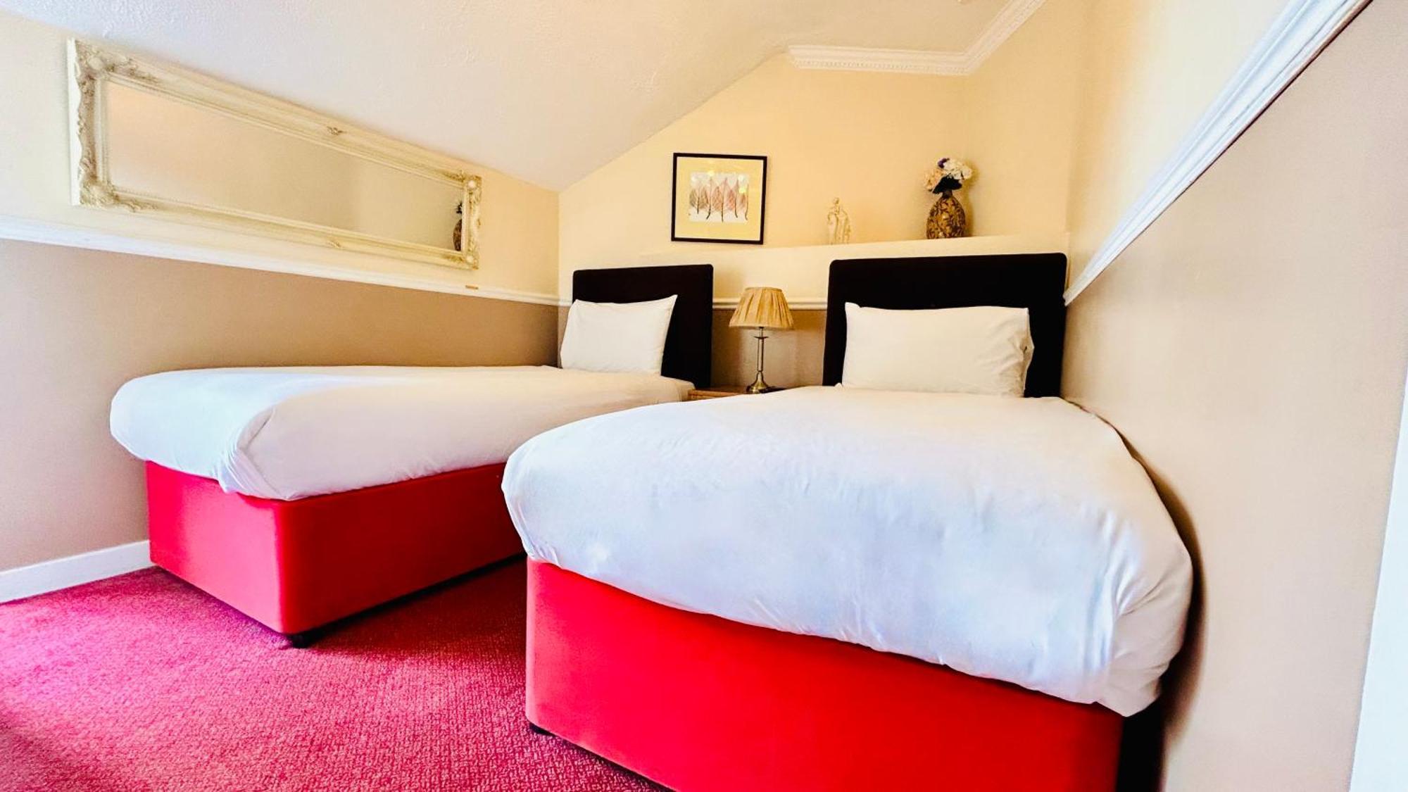 The Columbia Hotel เวลลิงเบรอ ภายนอก รูปภาพ