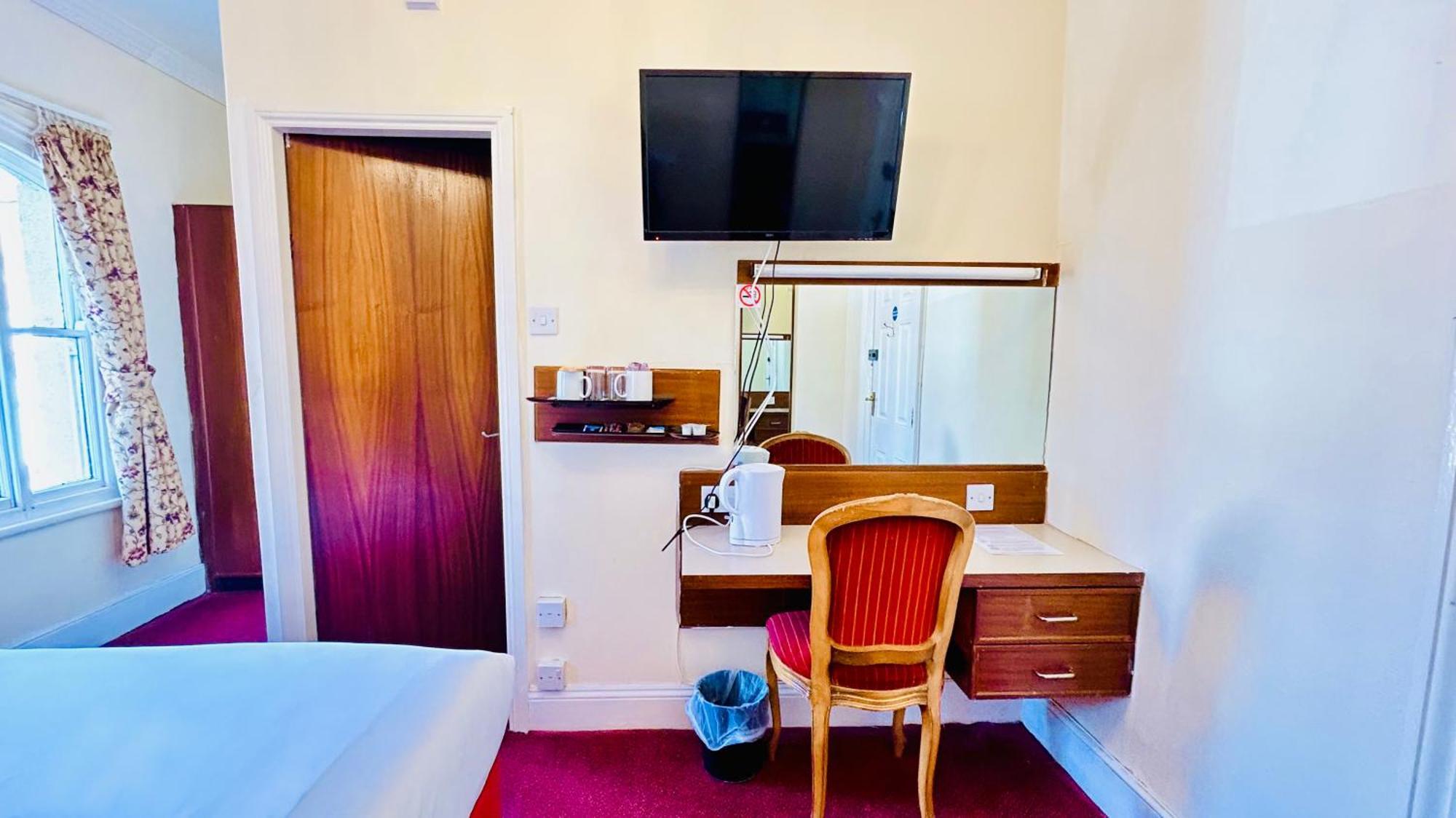 The Columbia Hotel เวลลิงเบรอ ภายนอก รูปภาพ
