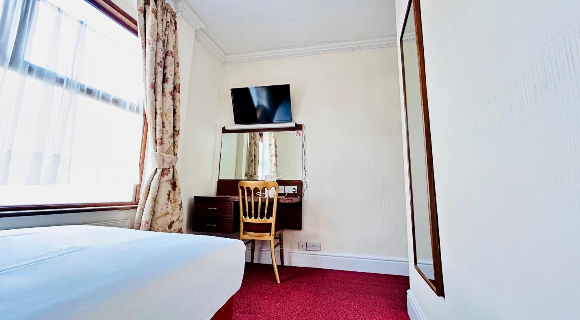 The Columbia Hotel เวลลิงเบรอ ภายนอก รูปภาพ