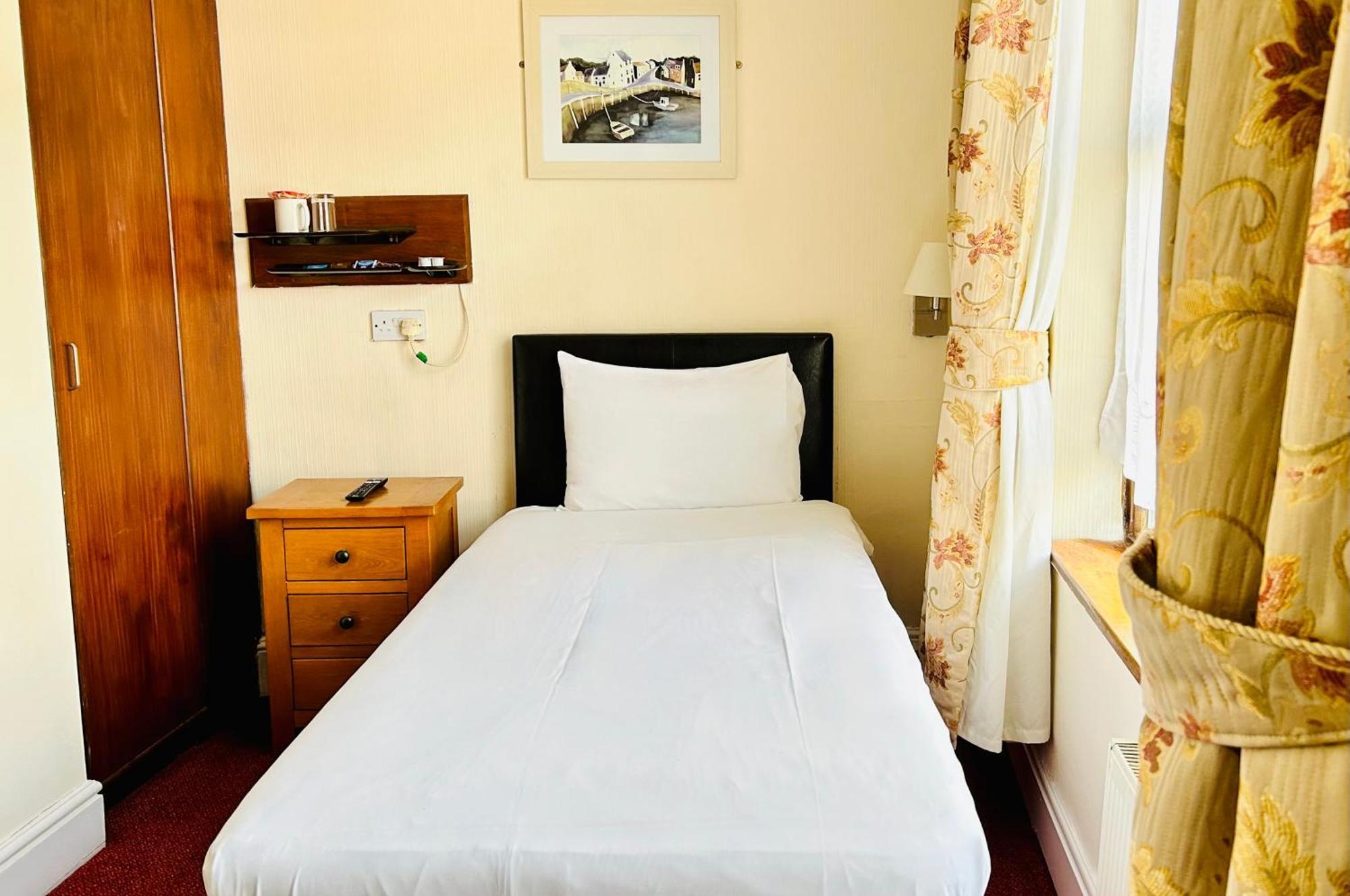 The Columbia Hotel เวลลิงเบรอ ภายนอก รูปภาพ